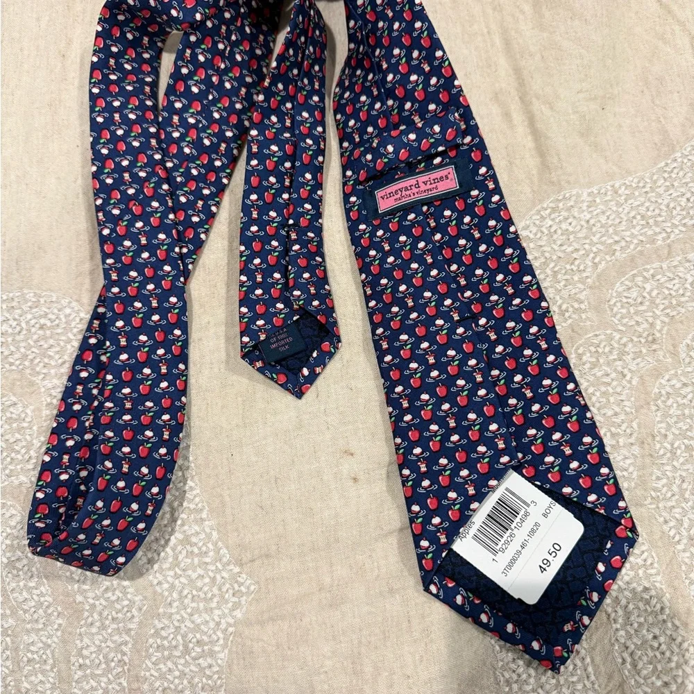 NWT Vineyard Vines Kids Tie - Navy with Red and White Pattern